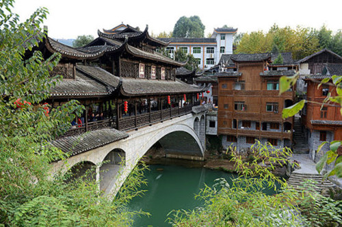 韶山/長沙/芙蓉鎮/矮寨大橋/鳳凰古城·五星張家界雙高鐵4天游