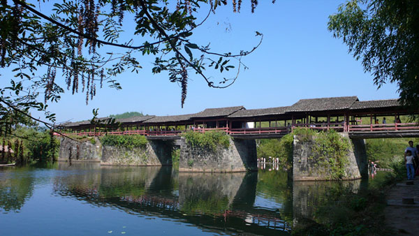 【標準】廬山、婺源、三清山、景德鎮、南昌、井岡山雙臥八天團